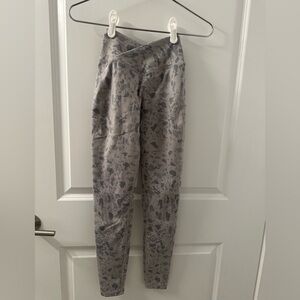 Alphalete Gray Camo Leggings | S